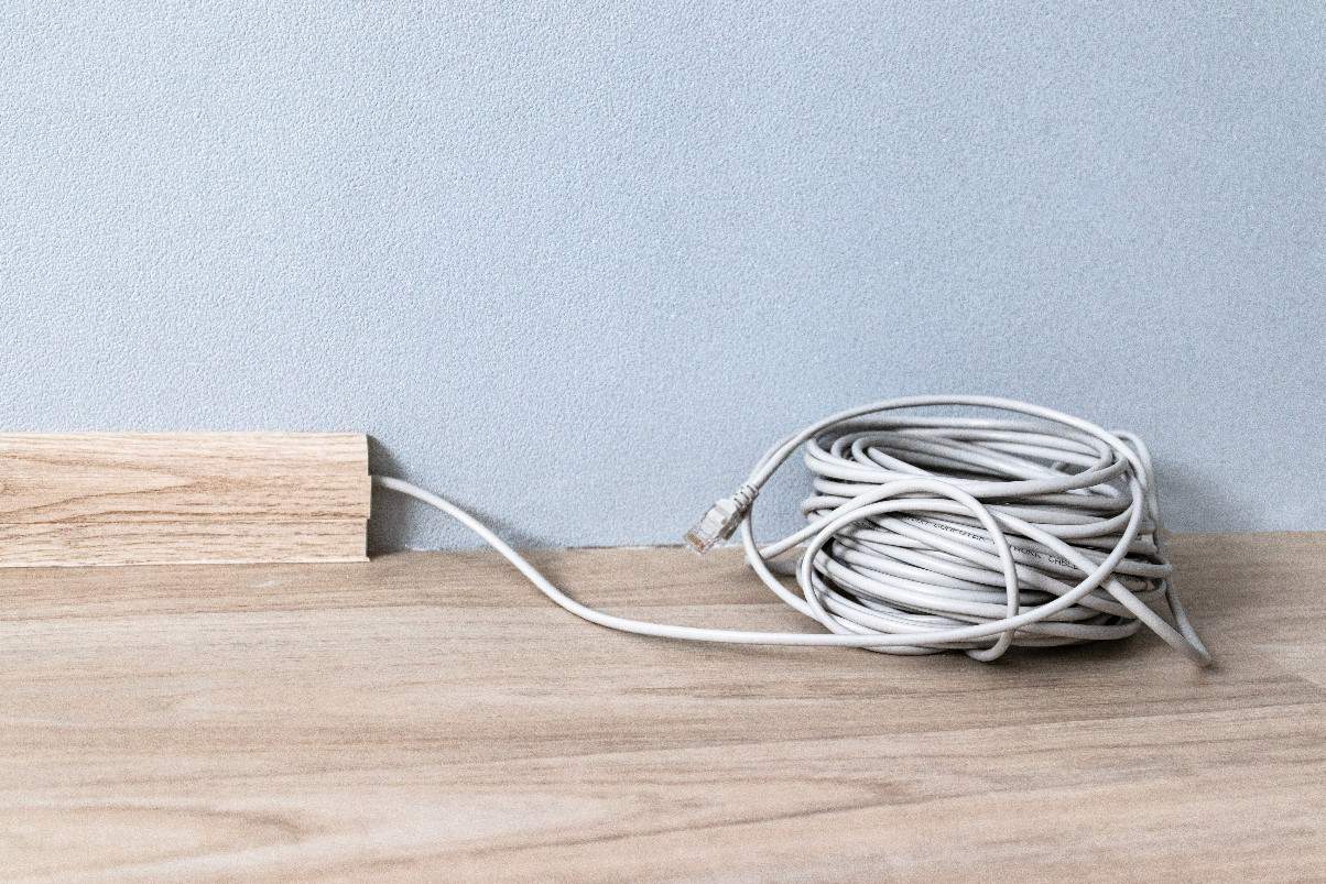 How to fix a cable to the wall? Proven ways!