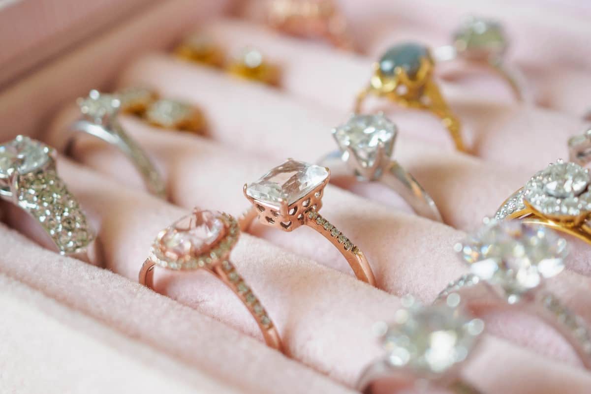How to store jewelry? 7 proven ways