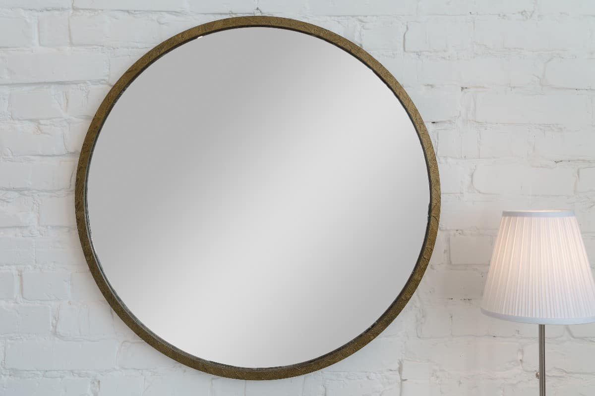 How to hang a mirror without drilling? We have a way!