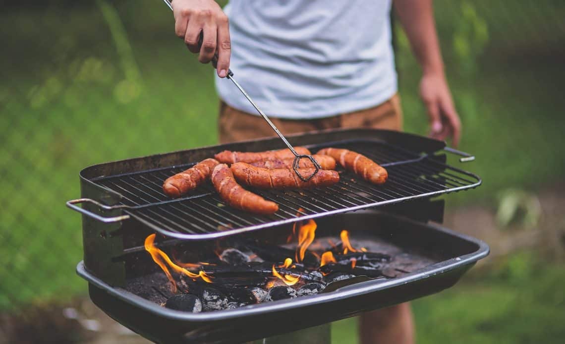 Grill w ogrodzie – wybierz odpowiedni sprzęt i rozpocznij sezon na grillowanie!