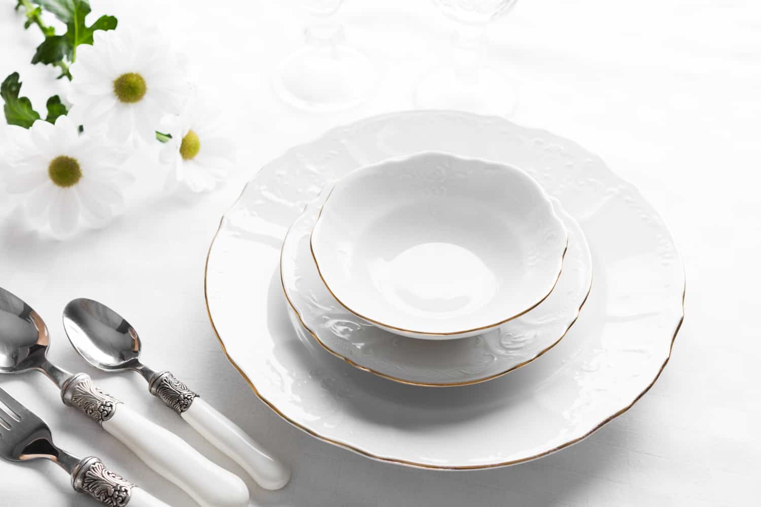 Tableware for a new apartment – what will come in handy?
