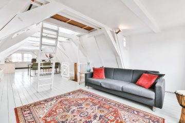 How to arrange a studio in the attic?