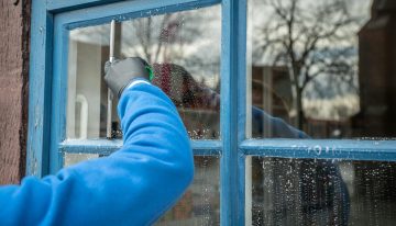 How to effectively clean dusty windows after winter?