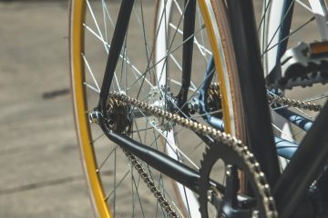 Lubricating a bicycle chain step by step