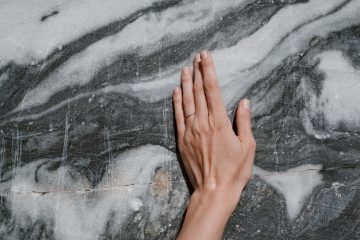 Cleaning granite surfaces